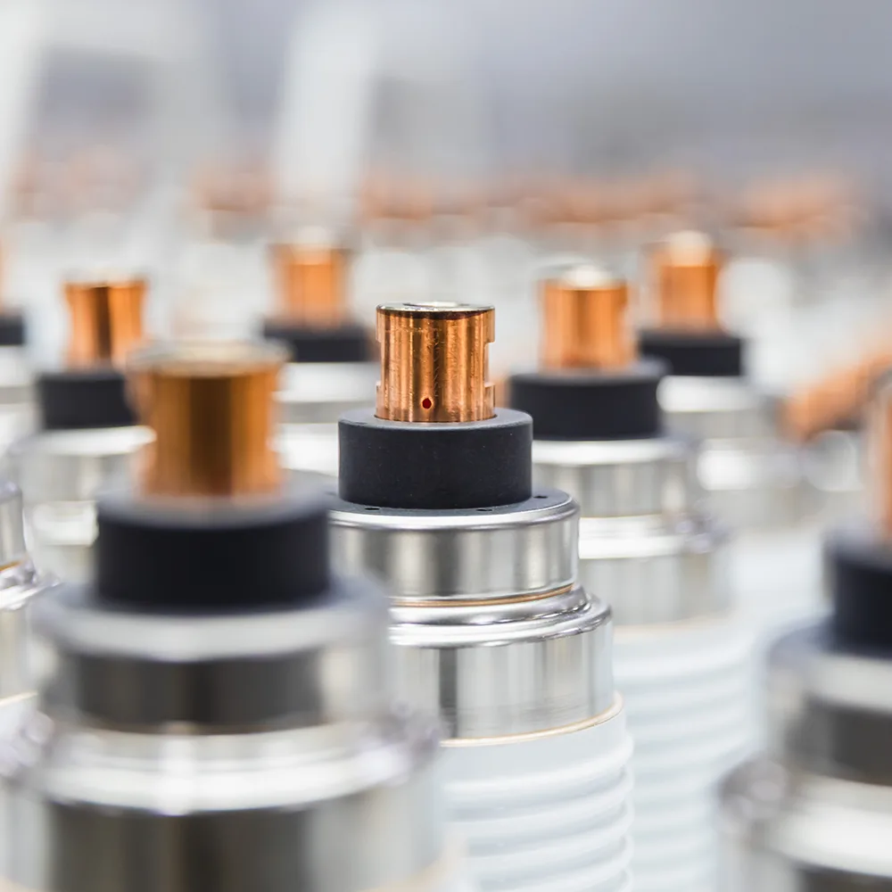 Qual é o princípio de utilização de uma câmara de extinção de arco a vácuo para disjuntores a vácuo externos?